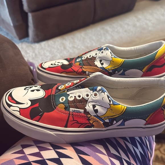 Vans DISNEY  Brand New never worn 
Size 9 / 10.5 With box (not in good shape) - Picture 4 of 10